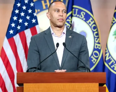 Dozens of House Democrats reject bill fusing congressional stock ban with federal voter ID